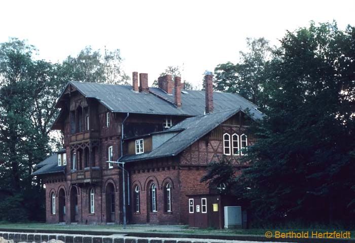 http://www.eisenbahn-nord.de/dbbilder/ablagewebalben/Goerde/images/230_25.09.80.jpg 