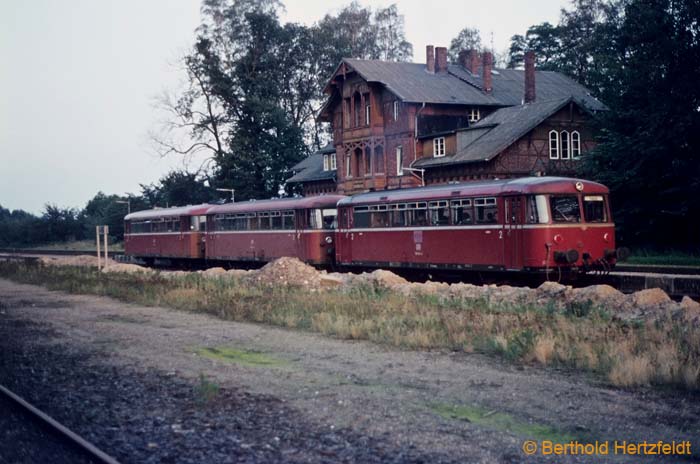 http://www.eisenbahn-nord.de/dbbilder/ablagewebalben/Goerde/images/298_25.09.80.jpg 