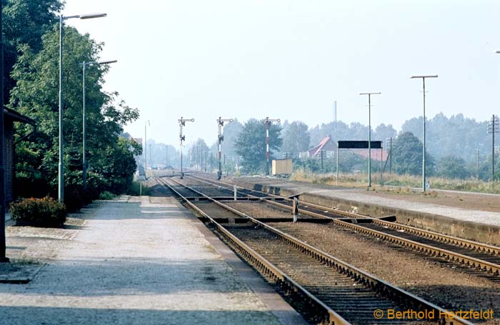 http://www.eisenbahn-nord.de/dbbilder/ablagewebalben/Goerde/images/330_25.09.80.jpg 