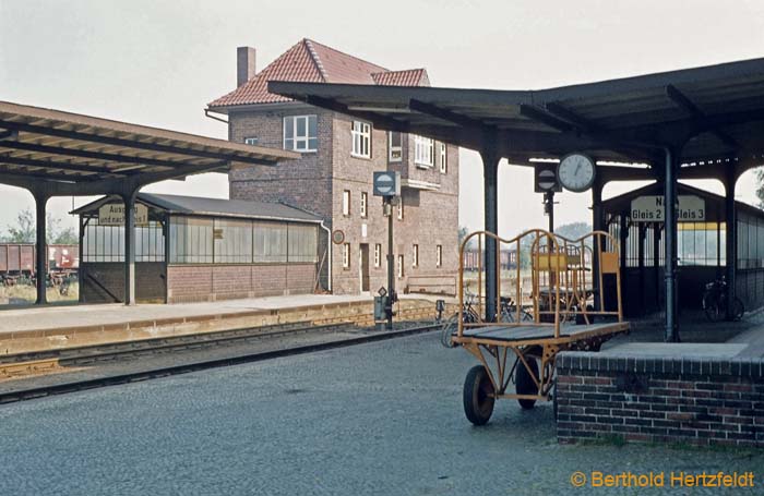 http://www.eisenbahn-nord.de/dbbilder/ablagewebalben/Goerde/images/334_25.09.80.jpg 