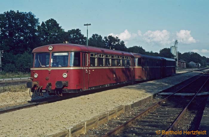 http://www.eisenbahn-nord.de/dbbilder/ablagewebalben/Goerde/images/372_25.09.80.jpg 