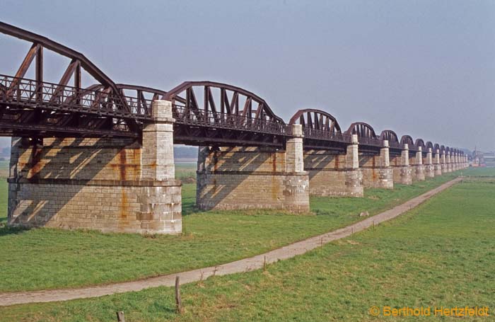 http://www.eisenbahn-nord.de/dbbilder/ablagewebalben/Goerde/images/504_27.09.80.jpg 