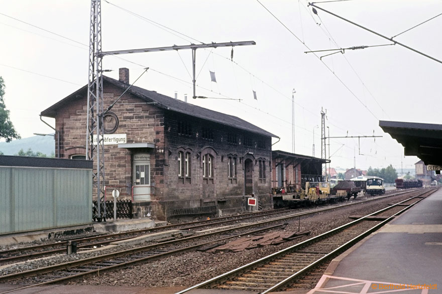 http://www.eisenbahn-nord.de/dbbilder/ablagewebalben/Hofgeismar/images/270_18.07.1976.jpg