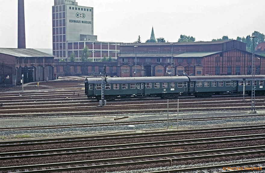 http://www.eisenbahn-nord.de/dbbilder/ablagewebalben/Warburg/images/246_18.07.1976.jpg